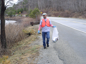 MDI Hospital Crew Cleans Up During Earth Day